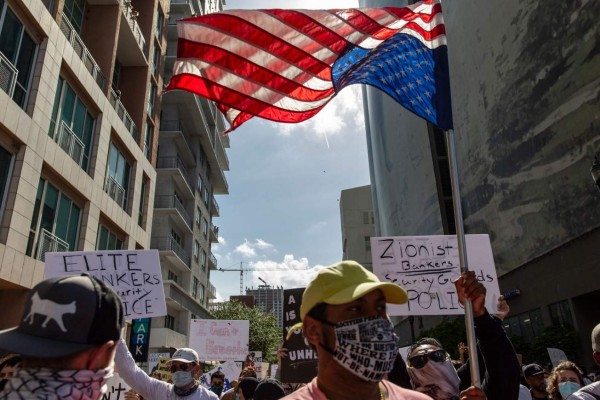 Terror en Minneapolis: Policía ataca con gas lacrimógeno y balas de goma a los protestantes