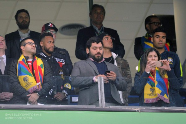 ¡Bien acompañado! Neymar llega al Arena do Gremio para apoyar a Brasil ante Paraguay