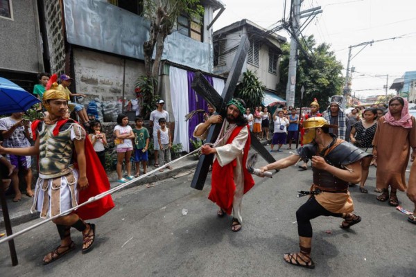 Sangriento Jueves Santo con rituales para pedir perdón por sus pecados