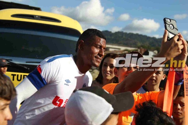 Olimpia se deja querer por la afición de El Paraíso en Copa Presidente