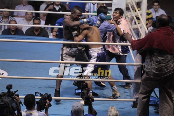 Noche de combates en la Villa Olímpica.