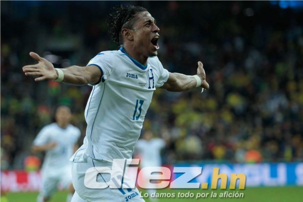 27 celebraciones inolvidables de Carlo Costly en su carrera