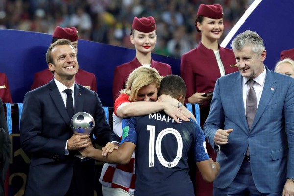 LOCURA: El beso a Mbappé, el delirio de Deschamps y la celebración de Francia