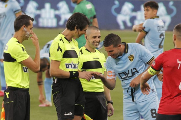 Así es Sapir Berman, una árbitra transexual que dirigió por primera vez un partido en Israel