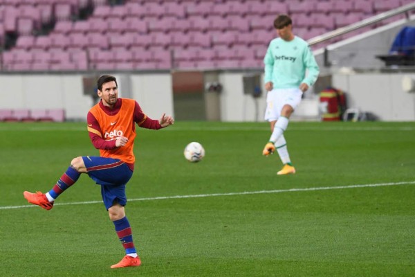 Las imágenes del Barcelona-Betis: ¿Por qué Messi fue suplente en el Camp Nou?