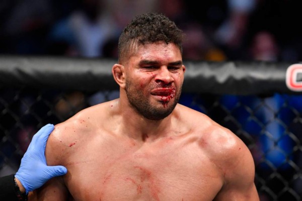 ¡Terribles fotos! De un brutal golpe le rompen los labios a un peleador en la UFC