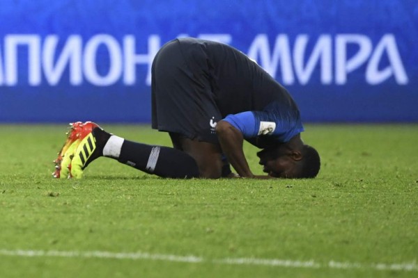 NO SE VIO EN TV: Thierry Henry entre la tristeza y la felicidad; el consuelo de Hazard