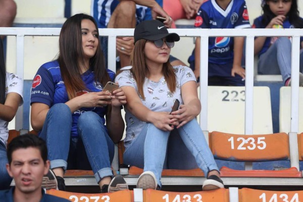¡Muñecas! Derroche de belleza en los estadios hondureños por la sexta jornada