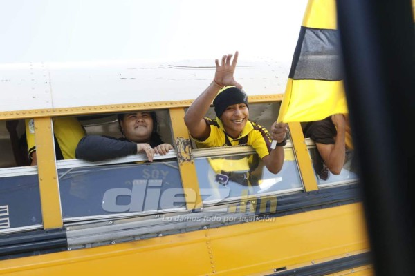 El ambientazo de los aficionados previo al clásico sampedrano en el Olímpico