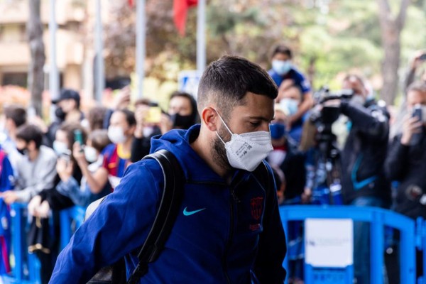 Messi con fiel acompañante y los dos regresos: Así fue la llegada de Barcelona a Madrid para el Clásico español