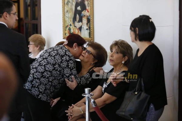 Empresarios, ex presidentes y periodistas: Las personalidades en el velatorio de Rafael Ferrari