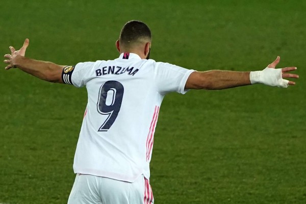Benzema y Hazard dan un respiro al Real Madrid en la liga española luego de golear al Alavés&nbsp;&nbsp;