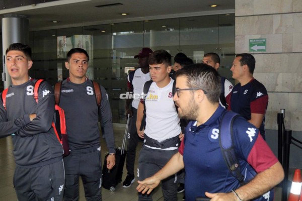 ¡Bien resguardado! Saprissa arriba a Tegucigalpa para disputar el título con Motagua