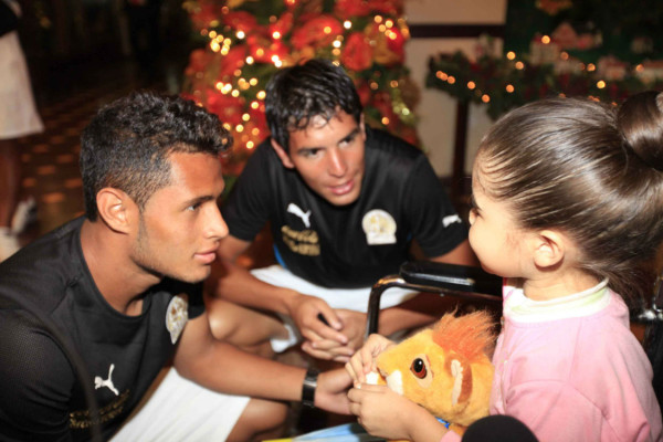 Dania, la niña que emocionó a los merengues.