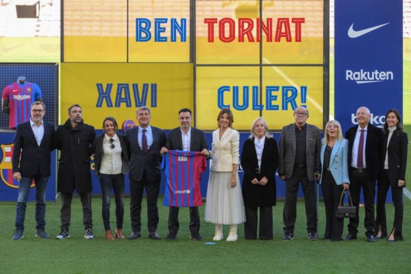 Así fue el regreso de Xavi al Barcelona: tremenda emoción, recuerda a Messi y el invitado sorpresa en el Camp Nou