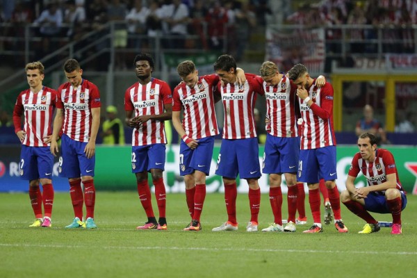 Jugadores del Atlético de Madrid acaban devastados