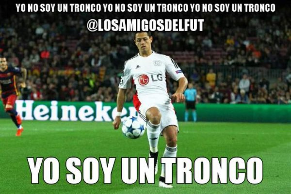 Los memes que dejaron las fallas del Chicharito ante el Barcelona