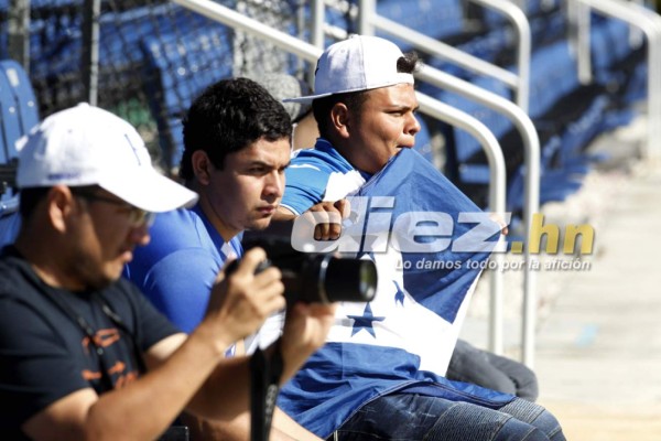 Un 'gringuito' y aficionados acaparan miradas en entreno de Honduras