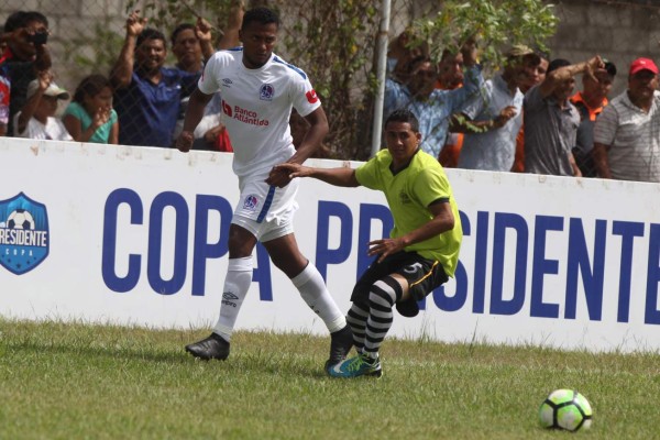 Nahún Espinoza ya tiene definido su 11 titular con el Olimpia