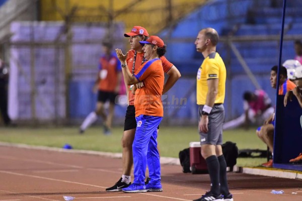 NO SE VIO EN TV: La máscara de Beckeles y la nueva cábala de Pedro Troglio