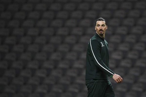 Ibrahimovic es captado entrenando con equipo sueco y le pone una condición al Milan para renovar&nbsp;&nbsp;