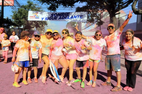 Las mejores imágenes del Color Run en Tegucigalpa