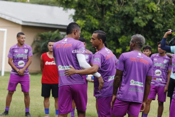 Fotos: Carlo Costly vuelve a sudar la camisa del Platense 14 años después de su debut
