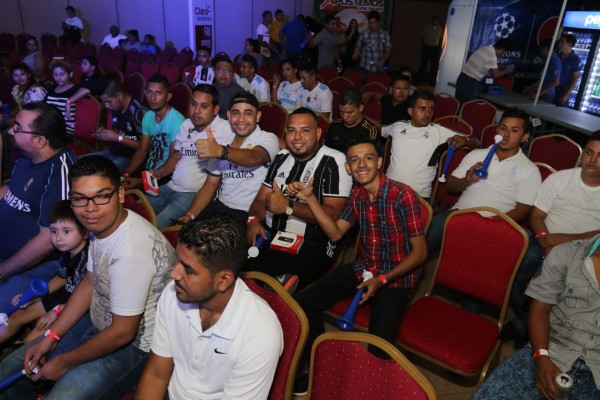 ¡Ambientazo en el Estadio Virtual Diez en la final de la Champions!