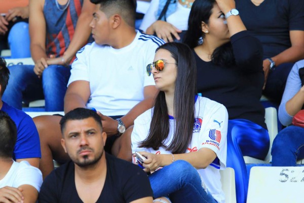 ¡LINDURAS! Los clásicos en Honduras se llenaron de mujeres preciosas
