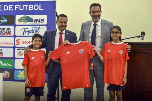 Los salarios de los técnicos de Concacaf, Fabián Coito de los más bajos