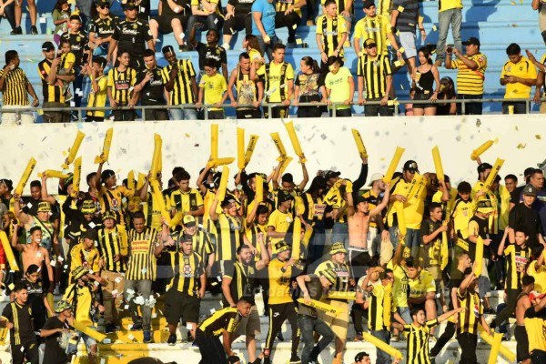 Policías y militares coparon el Olímpico; las provocaciones entre barras no pararon