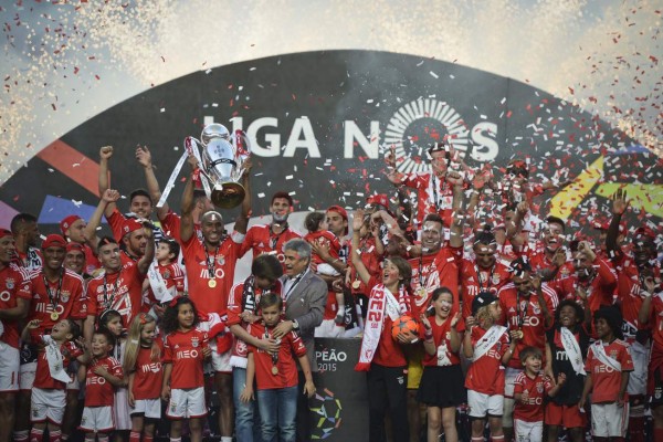 Celebraciones de los campeones por el mundo