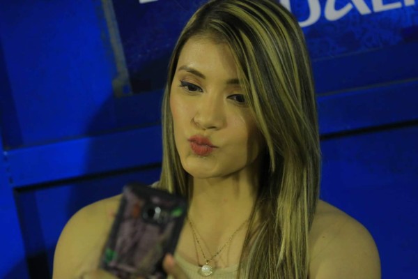 ¡Regresó la colocha! Las espectaculares mujeres que endulzan el repechaje en Honduras