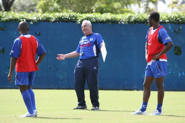 ¿Qué hacen? La realidad de los últimos técnicos que dirigieron a Honduras