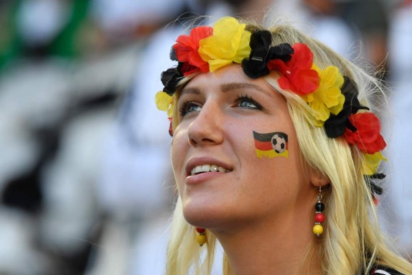 FOTOS: Las bellezas del Italia-Alemania por la Euro 2016