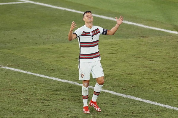 El adiós de CR7: Abrazo con Lukaku y crack del Real Madrid, rostro de indignación y el arrojo del brazalete