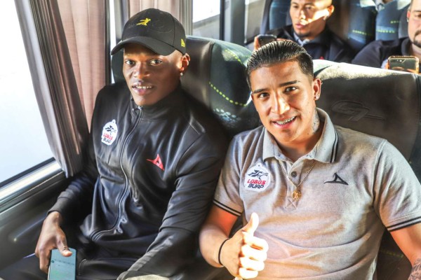 Los lujosos autobuses en lo que se transportan los legionarios hondureños