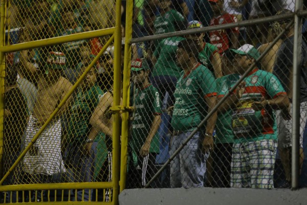 NO SE VIO: Piedras, empujones y trifulca de jugadores en el clásico copero