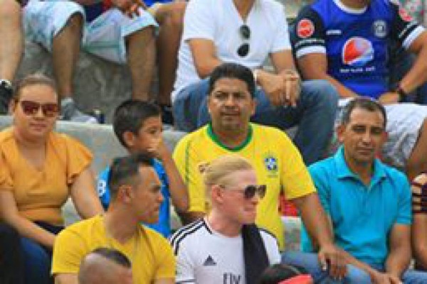 Fiestón en Danlí por la llegada del Real de Minas Real España