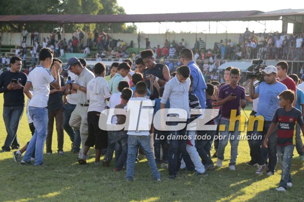 Locura en San Lorenzo por Costly y Olimpia ¡hasta la policía intervino!