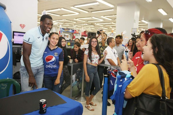 FOTOS: Motagua comparte con su afición antes del duelo contra Olimpia