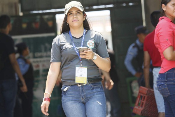 ¡QUÉ BELLEZA! El Yankel Rosenthal estuvo arropado por hermosas chicas