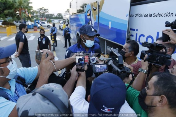 ¡Con guaruras fue recibido Coito! Así fue la discreta llegada de la Selección de Honduras tras perder en México
