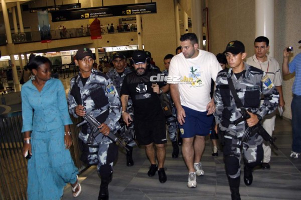 ¡Hotel y camisa de Motagua! El día que Diego Maradona visitó el Estadio Olímpico