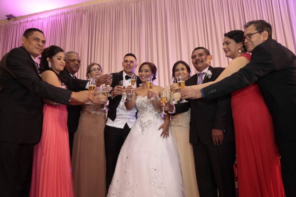 Ex futbolista Roy Posas contrae matrimonio en Tegucigalpa