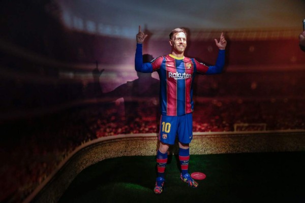 Se parece a todos menos a él: Burlas por la estatua de Messi en museo de cera del Barcelona