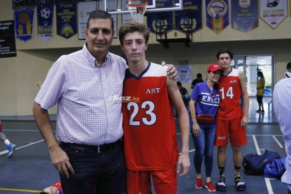 Las personalidades que apoyan a sus hijos en el torneo nacional de baloncesto en San Pedro Sula