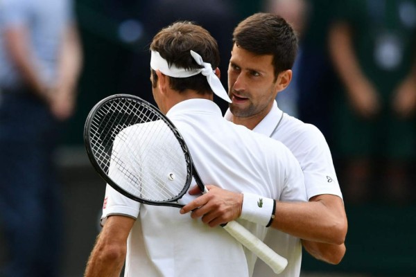 Final de Wimbledon: La tristeza de Federer y Djokovic se come el pasto tras su título