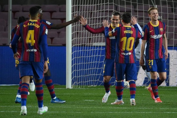 La reacción de Messi durante el pasillo y luego marca un golazo y se va festejarlo con el recogepelotas