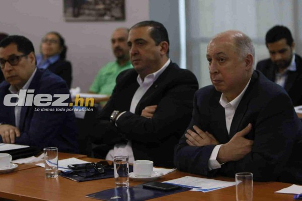 FOTOS: Así fue la reunión entre Fenafuth, Liga Nacional, policía y presidente por el tema de violencia